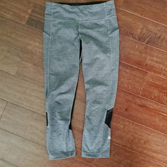 Womens size 6 Lululemon crop leggings